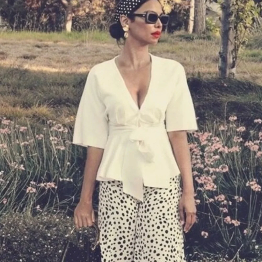 White Peplum Top V-Neck Half Sleeve Front Ties - Picture 12 of 12